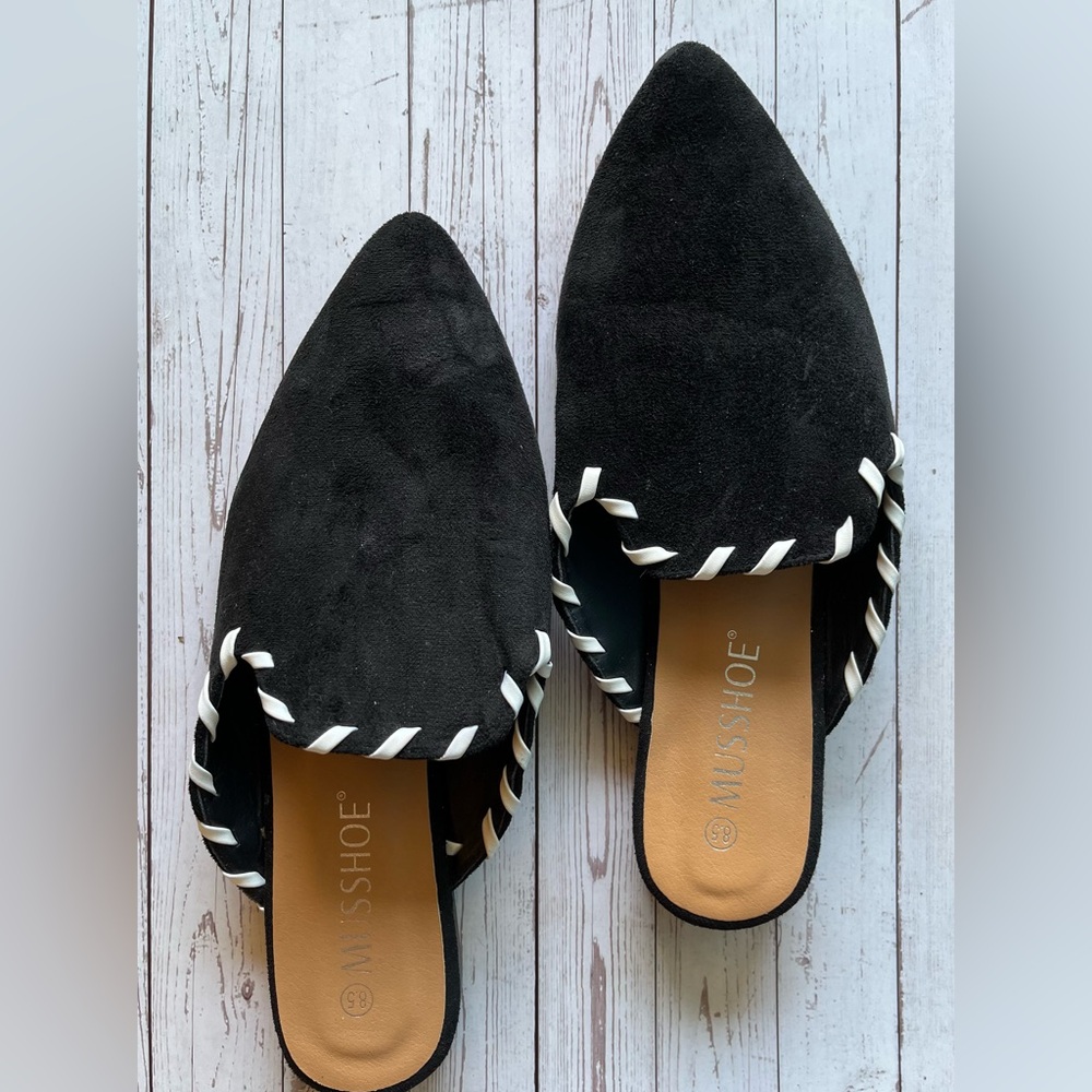 3/$20 SALE! Women's Black and White Musshoe Slip-On Mule Loafers, Size 8.5